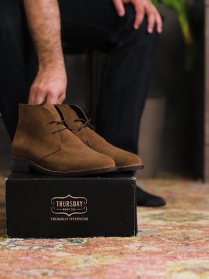 Leaving Summer behind and strolling into Fall 🏆 #thursdayboots #chukka #bootseason 
