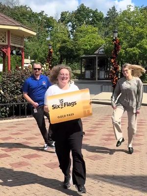 POV: You and your besties all scored the MVP Gold Pass—hello unlimited access to 40+ #SixFlags parks! 🎢✨ The best part? You still can, because the offer has been extended through September 14! 👉 Link in bio to grab yours! #SixFlagsGreatAmerica #Fun #Dance #Gold