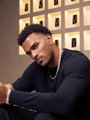 From the island to the spotlight, @Findjeremiah is always iced out in JAXXON!🤩🔥 #mensfashion #jewelry #foryou #trending #LoveIsland 