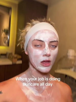 Just another really long hard day at the Shani Darden Studio… doing the Triple Acid Peel, the Nourishing Mask, laying in the beds pretending Shani’s giving me a facial…. #skincare #esthetician #skincaretips 