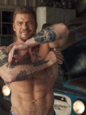 In Manlandia, shirts are optional. Amazing scents? Mandatory. Ladies, treat yourself by giving your man what he deserves. Dr. Squatch. #AlanRitchson #DrSquatch #MANLANDIA
