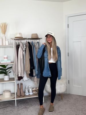 Casual Fall Outfit 🤎🍂 my “let’s go get coffee and run errands” uniform — outfit details are in my LTK! #falloutfitinspo #falloutfit #fallstyle #leggingsoutfit #casualoutfit 