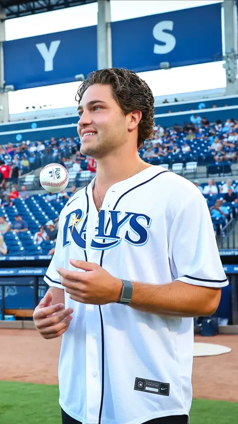 Tonight, @tjpalma joined us to throw out the first pitch!  #RaysUp #MLB #Fyp #Loveyourboobs 