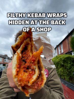 FILTHY KEBAB WRAPS HIDDEN AT THE BACK OF A SHOP. These Middle Eastern flatbreads are called Lahmacun and are less than a fiver. Get involved 🤝 #kebab #lahmacun #turkishfood #manchesterfood #cheapeats 