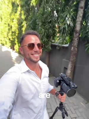 Comment “Masterclass” if you want to learn how to become a content creator  These are 3 thing I wish I would’ve done differently if I was just starting out #contentcreator #hotelcreator #hotelphotography #travelcreator #travelugc  