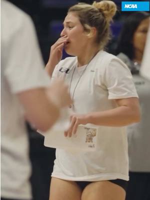 We’re not crying, you are 🥹 LSU Volleyball ended practice with a surprise for @ellahemmings! 💙 🎥 LSU Volleyball  #NCAAWVB #lsutigers #lsuvolleyball #scholarship #sec 