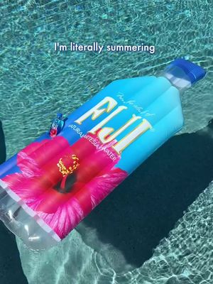 I’m literally STILL summering with Earth’s Finest Water. 💧 #fijiwater #earthsfinestwater 