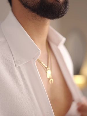 I begin with a cotton shirt featuring a one-piece collar, crisp and structured, framing the face while adding a natural touch of refinement from the very first moment. Next, a pair of white wool trousers, distinguished by their unique rear adjustment, bringing freshness and modernity without losing their timeless essence. Over them, a wool and silk blazer from Ariston, the renowned Italian fabric house from Naples, handcrafted in Guatemala. A true jewel of tailoring, its subtle sheen under the light radiates distinction and sophistication with every movement. On my feet, brown double monk strap loafers in snake-effect leather add character and a bold sophistication. To complete the harmony, a brown belt with golden metal details ties the look together seamlessly. The finishing touches lie in the accessories: an Omega De Ville vintage watch from the 1970s, a symbol of timeless elegance, and a niche Parisian fragrance, discreet yet unforgettable. A style that breathes class, tradition, and contemporary refinement in perfect balance. Elegant men’s fashion, where every detail makes the difference.  #suitstyle #grwm #asmr #gentleman 