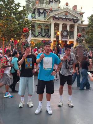 One Park Hopper this time! 🤣🎡🥳 @Disney Parks  #DLRHalloweenTime #Disneyland70 #DCAPlazaDeLaFamilia