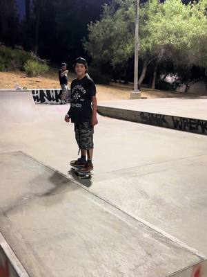 broke my hand but we slowly gettin back🙃 #fyp #foryoupage #skateboarder #skateboard #fun 