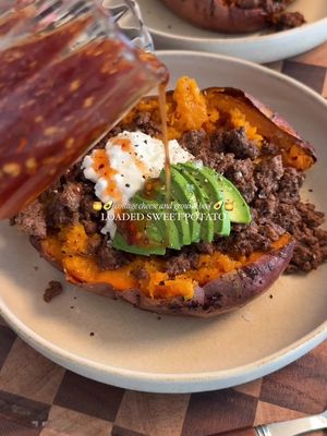 Loaded Baked Sweet Potatoes! My fave dinner to make with colder weather creeping in slowly now 🍠 my take on the viral cottage cheese honey ground beef and sweet potato bowl! Full recipe up on the blog as always - www.moribyan.com - or link in bio 🤎 
