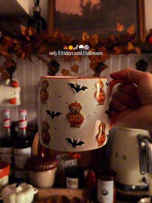 Halloween is creeping closer 🎃 can’t wait for spooky season 👻 #halloweentok #halloweenseason #halloweenvibes #halloween2025 #halloweenaesthetic 