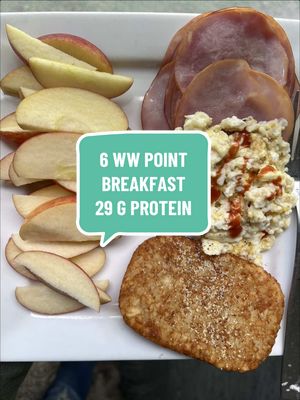 🥓🍳 Breakfast doesn’t have to be complicated to be satisfying! Today I scrambled up 1 egg + 6 tbsp egg whites, added 2 oz Canadian bacon, and had a small apple on the side. ✨ Comes in at just 6 WW points. 📊 Macros: 406 calories | 16g fat | 39g carbs | 6g fiber | 26g protein Simple, balanced, and hits the spot every time 🙌 #weightwatchersideas #mybizzykitchen #wwfriendly #breakfastideas #highproteinmeals