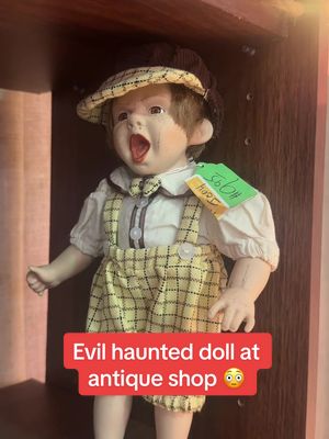 Have you ever been to an antique mall? 👻😱 @Druhawk #haunteddoll #paranormal #annabelle 