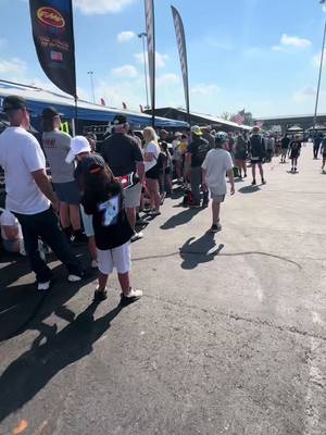 The autograph line was stout  #zmaxracetrack #smx #starracing #starracingyamaha #concordnc 