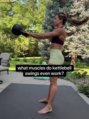 🔗 in my bio for kettlebell workouts 💪🏻 The KB swing can’t be topped! #kettlebellswings #kettlebellworkout #fitmom #athomeworkouts #kettlebell 