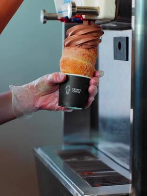 Watch the magic unfold. ✨ This one’s for the chocolate lovers: rich, warm, and layered with indulgence. Take this as your sign to make a stop at Crispy Cones this weekend. 🖤