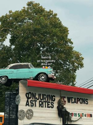 Dare I say I love the drive in more in the fall?! Spooky szn is the best! 🎃 #drivein #nostalgic #80s #spookyseason #halloween 