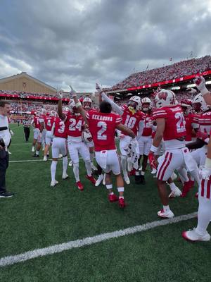 POV: you’re jumping around with the Badgers 🦡 #Badgers #CollegeFootball #jumparound 