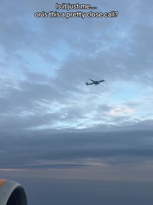 I’ve never seen a plane get this close….is this normal? #fyp #foryou #icelandair 