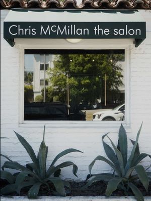 Inside the studio with Chris Mcmillan.  #hairsalonlife #celebrityhairstylist #hairtips #hairtipsandtricks 