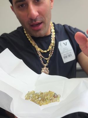 A glimpse into the center of the real diamond district . TRAXNYC.com 