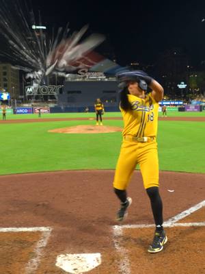 He's doin whattttt?? @danhoz34 #savannahbananas #bananaball #rihanna #breakingdishes #rihannanavy