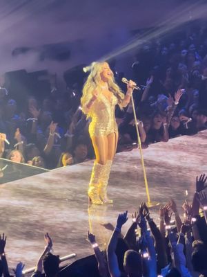 That’s OUR #vmas Videa Vanguard Aware winner! 🏆 @Mariah Carey 