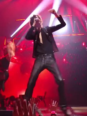 @sombr performing “12 to 12” at the #VMAs… I’m gonna have this on replay, from 12 to 12, from AM to PM, all day, every day 😌❤️