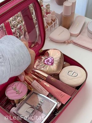 pack with me 💗🌸✨ #packwithme #asmrpacking #makeupbag #makeuporganization #BeautyTok @LOCCITANE @Diorbeauty @Charlotte Tilbury @Gisou @Truly Beauty 