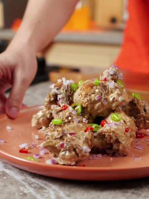 Dalawa sa pinaka-fave nating pulutan, pinagsama sa isang ulam. Try this Tip-Top Chicken Sisig-glazed Drumsticks recipe!  #TipTopPH #chickenrecipe #FoodieTokPH #tiktokeat #yummy @WIN 