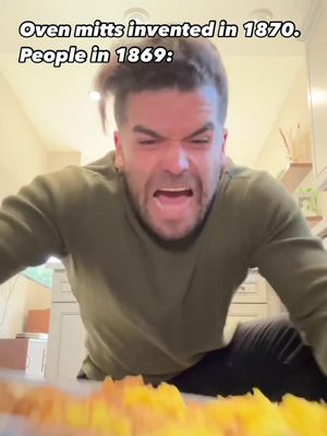 People before oven mitts #comedy #fypシ #KitchenHacks #chefsoftiktok 