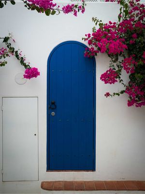 Things to do in Lagos Old Town 🇵🇹 SAVE & SHARE   🧺 Visit Forte da Ponta da Bandeira, the 17th-century fortress by the sea.   🔔 Explore Igreja de Santo António, a stunning baroque-style church.   🚶‍♀️ Walk along the scenic Marina de Lagos   🖼️ Wander through local art galleries and discover vibrant street art.   🏰 Stroll along the Old Town walls   🍜 Take a guided food tour to sample regional dishes and learn about local flavors. (head to my Algarve highlights to find the link)   ☕ Coffee Spots:   - The Coffee Studio   - Black and White Coffee Shop   - Pom Pom Bagels   - Caffe Vero   - Coffee & Waves   - Gloosi Café   🍴 Restaurants:   - The Garden Restaurant   - Casinha do Petisco   - Churrasqueira Praça d’Armas   - A Forja   - The Green Room   - ORA   - Guanabana   - Gorilla   - No Patio   🍹 Cocktail Bars:   - Bon Vivant Cocktail Bar   - Inside Out   - Ol’ Bastard’s   - Monkey Bar   - Joe’s Garage   🏨 To Stay: Editory Hotels   ✈️ While Lagos can be quite busy during summer, visiting between September and June is ideal to enjoy its authentic charm and avoid large crowds. Have you explored this Algarve gem yet? 🌊✨   __________   #lagosoldtown #beautifuldestinations #algarve #slowtravel #portugal    
