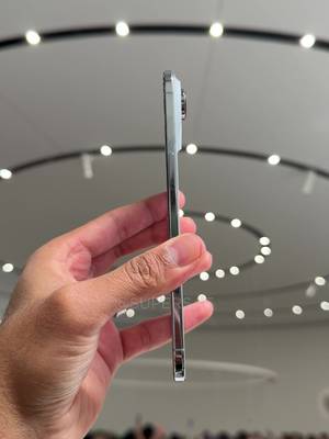 iPhone Air Hands-On! #iphone17 #iphone17promax #iphoneair #fyp #supersaf