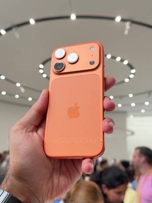 iPhone 17 Pro Hands-On 😍 #iphone17 #iphone17promax #iphone17air #fyp #supersaf