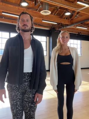 this took a lot of focus DC: @brookeandjess  @Alix Earle @Dancing with the Stars #DWTS 