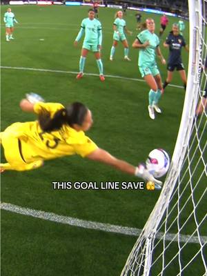 How did Lorena stop this?! 😱 @NWSL #nwsl #Soccer #goalkeeper #save #kansascity 