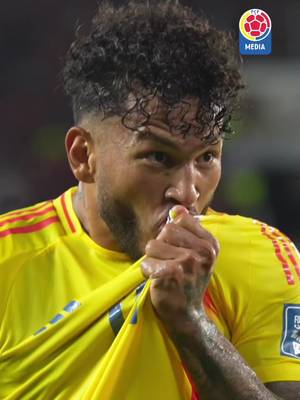 📽️ ¡𝐄𝐥 𝐣𝐨𝐤𝐞𝐫, 𝐋𝐮𝐢𝐬 𝐒𝐮𝐚𝐫𝐞𝐳! 🃏⚽ Cuatro goles, una victoria y un nombre escrito en los libros de historia. 🔥🤌🏼⚽ #LaSeleNosUne🇨🇴