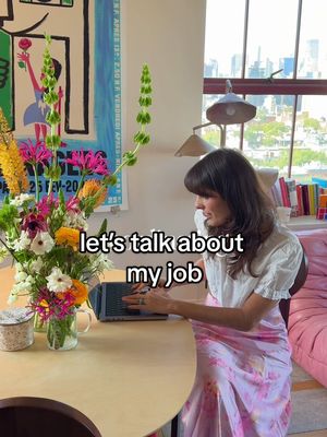my own little personal assistant!  @Perplexity Comet is seriously a game changer for all the freelancers and self employed creatives on here. #CometPartner 🩷 🌷