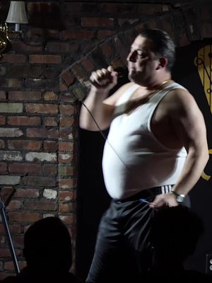 Anyone else experience this at home?! 🧹 Don't miss us this weekend in Phoenix, Sept 12-14! See full dates and tickets at the link in bio for #TheWantedComedyTour #comedy #standup #comedian #LilMo