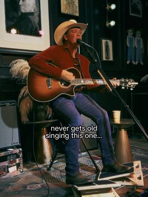 If she's lonely now, she won't be lonely long! #throwback #countrymusic #country 
