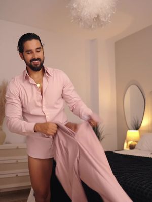 How much of a MAN do you have to be to wear pink? A tailored shirt in Egyptian cotton not just worn, but felt. High waisted trousers with side buttons and adjusters, because the perfect fit is never an accident. Suede loafers with tassels, a classic touch reimagined. A blazer with a bold peak lapel, proving presence lives in the details. A vintage Japanese watch, because time itself is style. An exclusive Arabian fragrance, leaving a trail impossible to forget. And sunglasses the finishing touch to a look that doesn’t ask for permission: it redefines pink as a symbol of masculine power. #suitstyle #grwm #asmr #mensfashion #menwithclass 