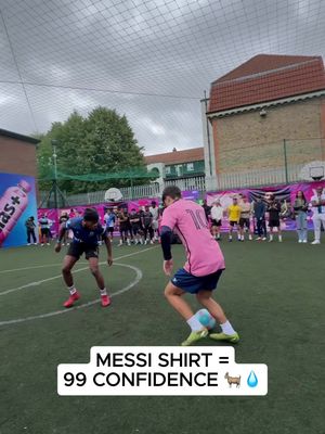 Messi on the shirt, magic on the pitch ☘️⚽️ Messi en la camiseta, magia en la cancha ☘️⚽️ #1V1WorldCrown #MasbyMessi1V1 #Ireland #Dublin #Football #1v1 #Baller #Messi 