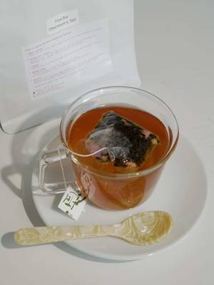 Enjoying a cup of hot tea on a gloomy rainy day just hits different, especially with @Hocha MY ! It’s soothing, calming and a little boost for your mood too ✨ #hochatea #hochamy #rosetea #hottea 