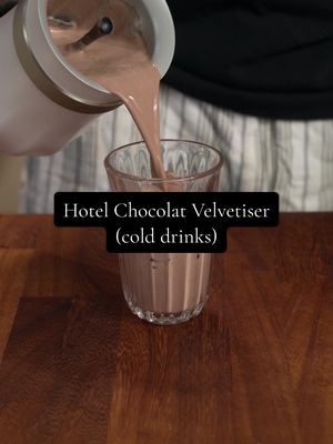 Which recipe is best? ALL NEW Velvetiser @Hotel Chocolat  I tried the new cold drinking chocolate selection •⁠ ⁠Classic •⁠ ⁠⁠Crème Brûlée •⁠ ⁠⁠Mint •⁠ ⁠⁠Mandarin and Orange •⁠ ⁠⁠Banana Which is your favourite? Grab yours now online or in store🔥 #hotelchocolat #hotelchocolatevelvetiser 