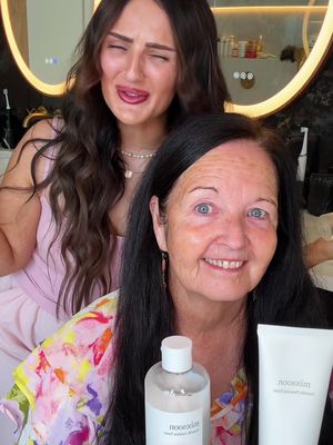 I’m hooking my mom up with a nighttime glass skin routine with none other than @mixsoon! This is PERFECT for her! And affordable! She is going to fall in love with her new routine!    #mixsoonpartner #glassskin #mixsoonrewards #koreanskincare #mixsoon 