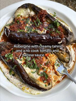 I will no longer tolerate aubergine slander here or anywhere else for that matter 🤝✨🍆 #aubergine #hummusplate #veganrecipe #EasyRecipes 