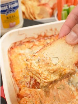 I'm teaming up with @bestfoodsmayonnaise because you don't need to know football to win this season–-you just need to have the right dip! Best Foods mayonnaise adds the deliciously creamy flavor to this Buffalo Chicken dip that will impress any crowd you make it for! Head to my link in bio for the full recipe! #BestFoodsPartner