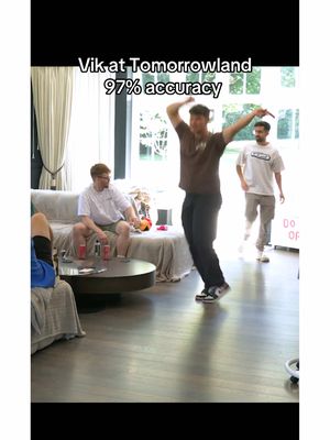 The timing from @Vikkstar 🤣 #sidemen #sidemensunday #trynottolaughchallenge #jackjoseph #vikstar123 