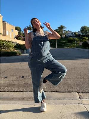this shirt from @nuuly is the perfect way to dress up these overalls. might have to keep it👀  #nuuly #nuulypartner #clubnuuly 